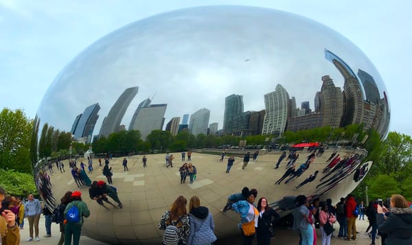 the shiny and giant bean-shaped 'cloud gate'